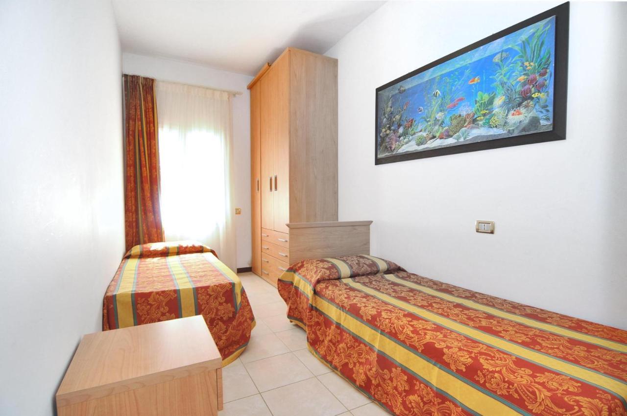 Milan Apartment Caorle Bagian luar foto