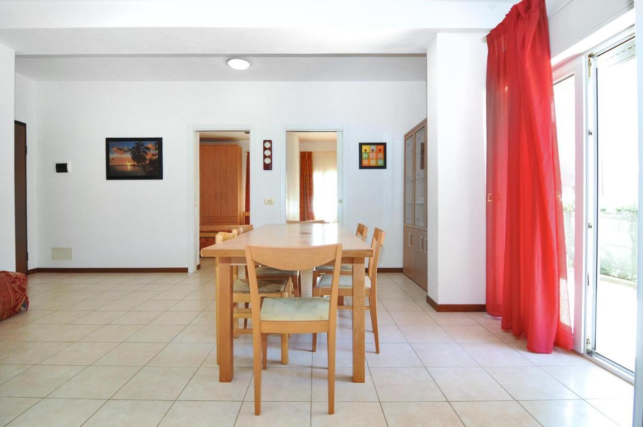 Milan Apartment Caorle Bagian luar foto