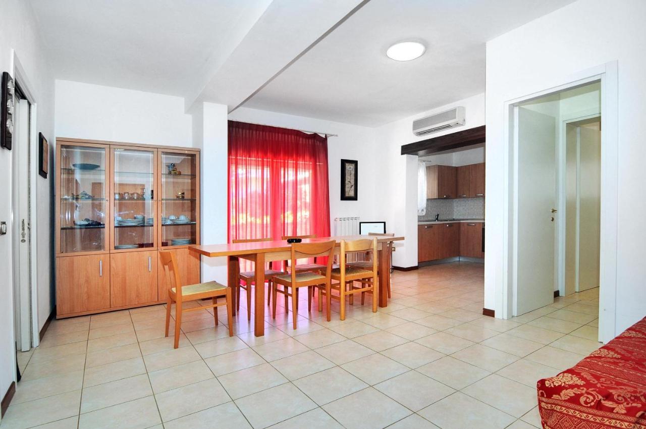 Milan Apartment Caorle Bagian luar foto