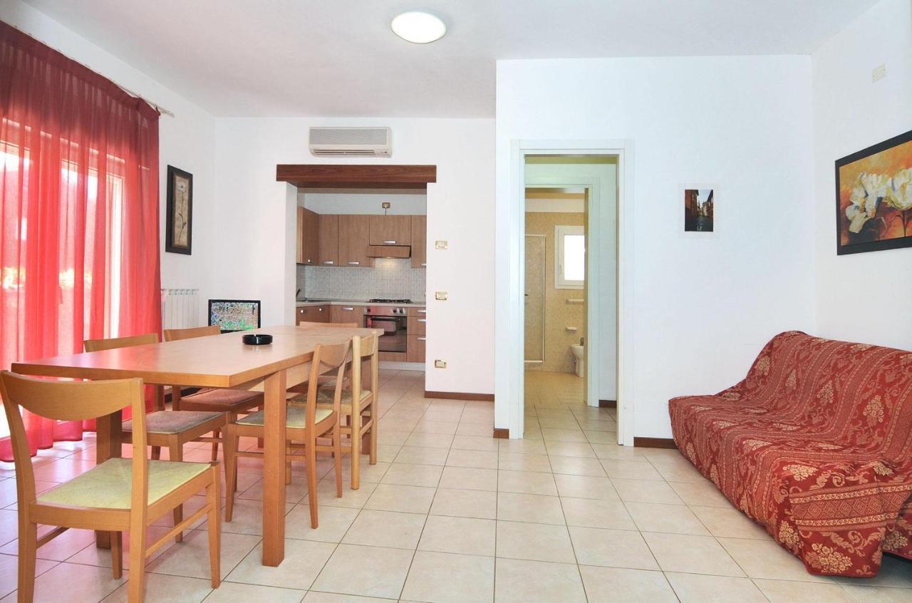 Milan Apartment Caorle Bagian luar foto
